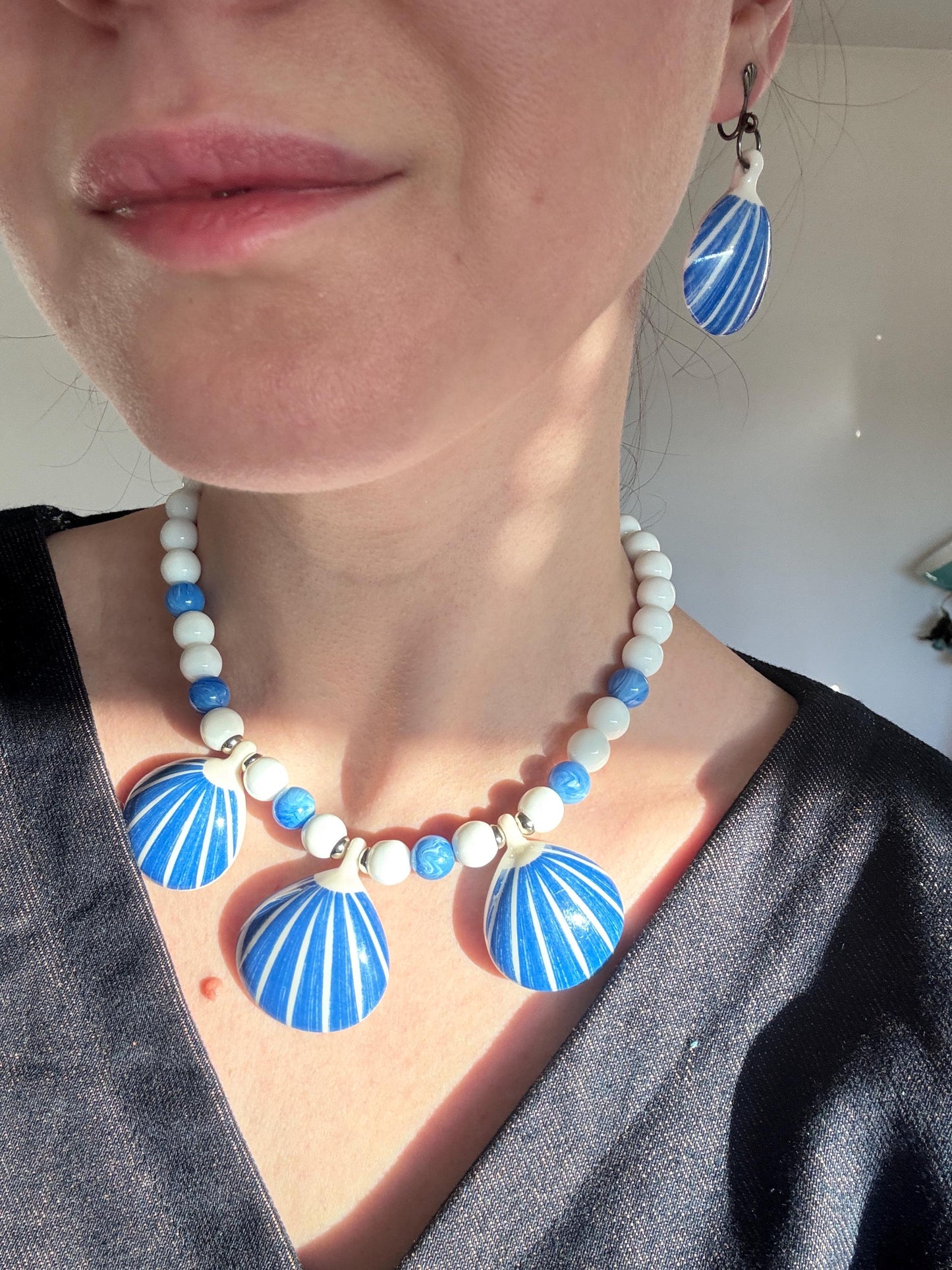 Shell Look 60s Necklace Earring Set