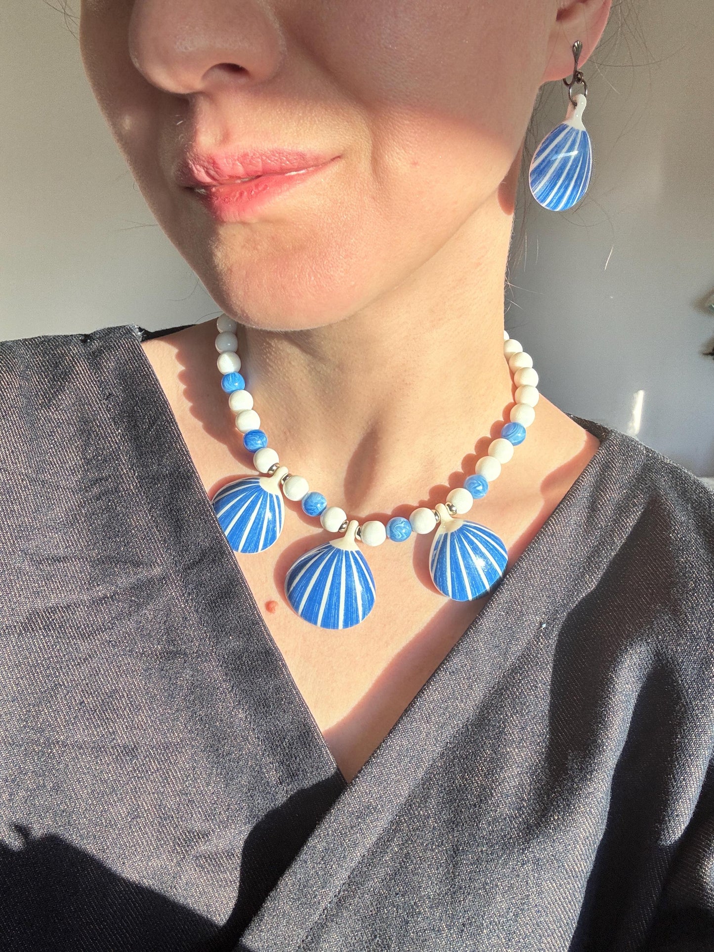 Shell Look 60s Necklace Earring Set