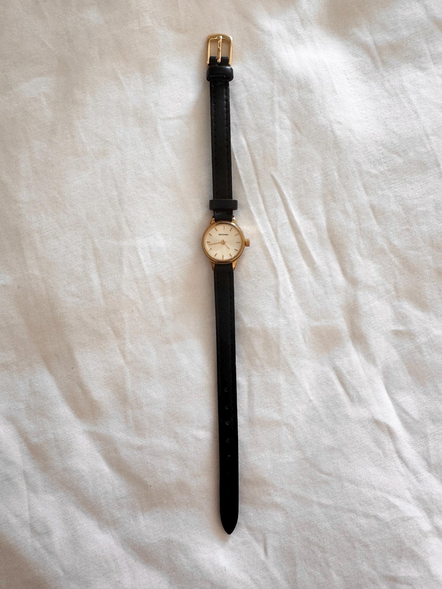 Vintage Thin Leather Watch;