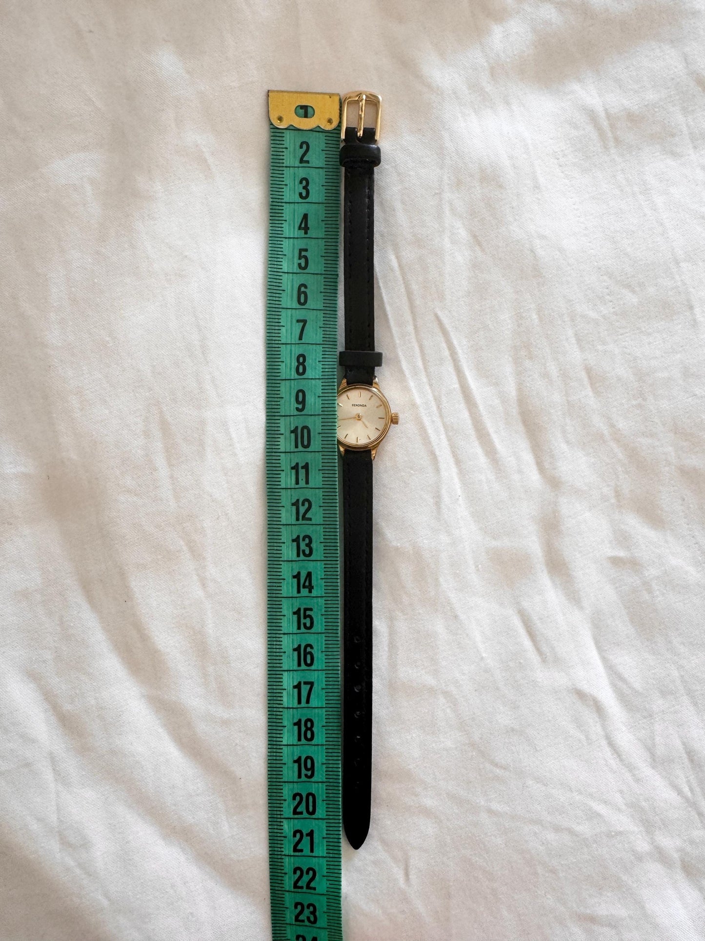 Vintage Thin Leather Watch;