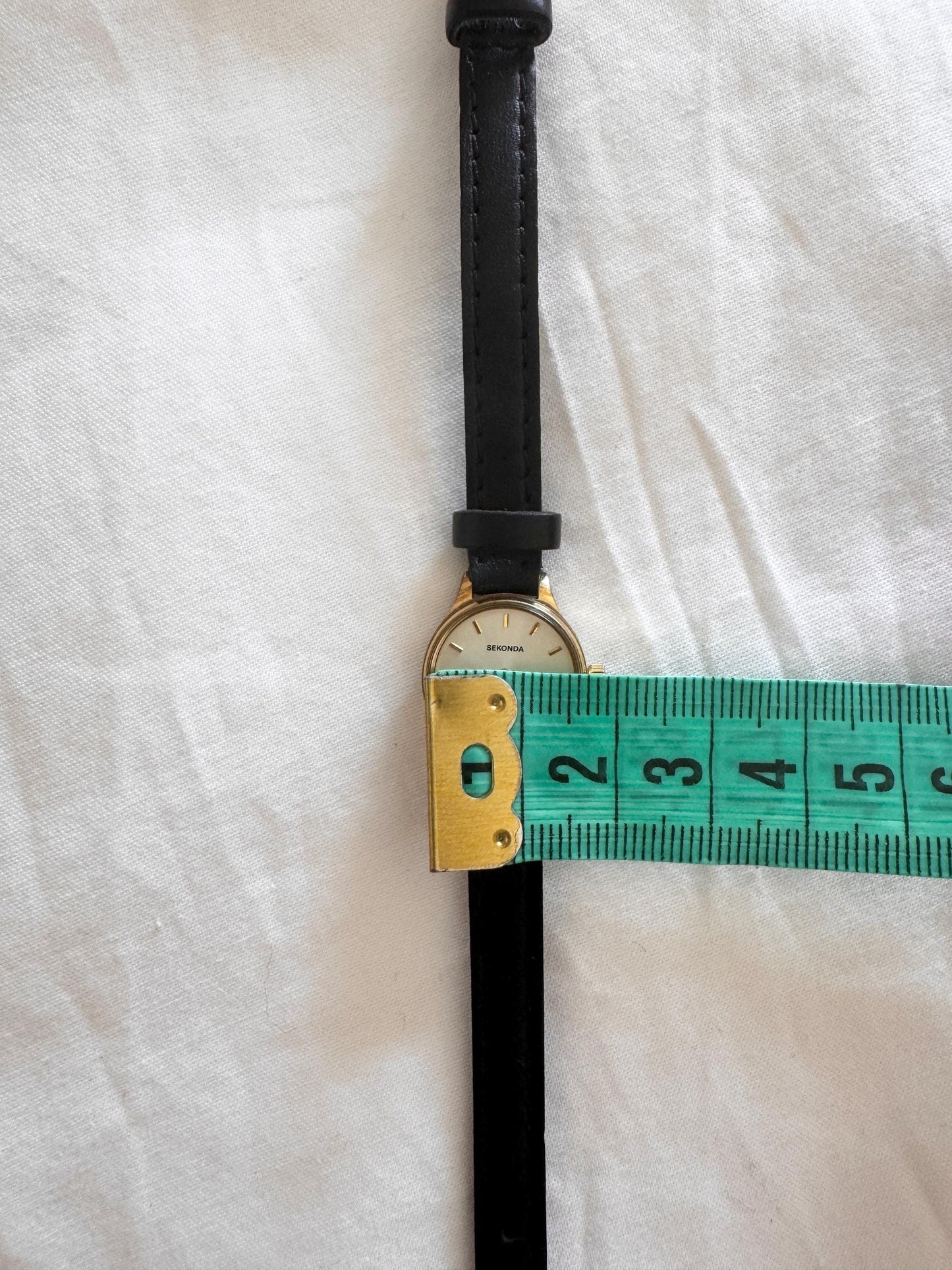 Vintage Thin Leather Watch;