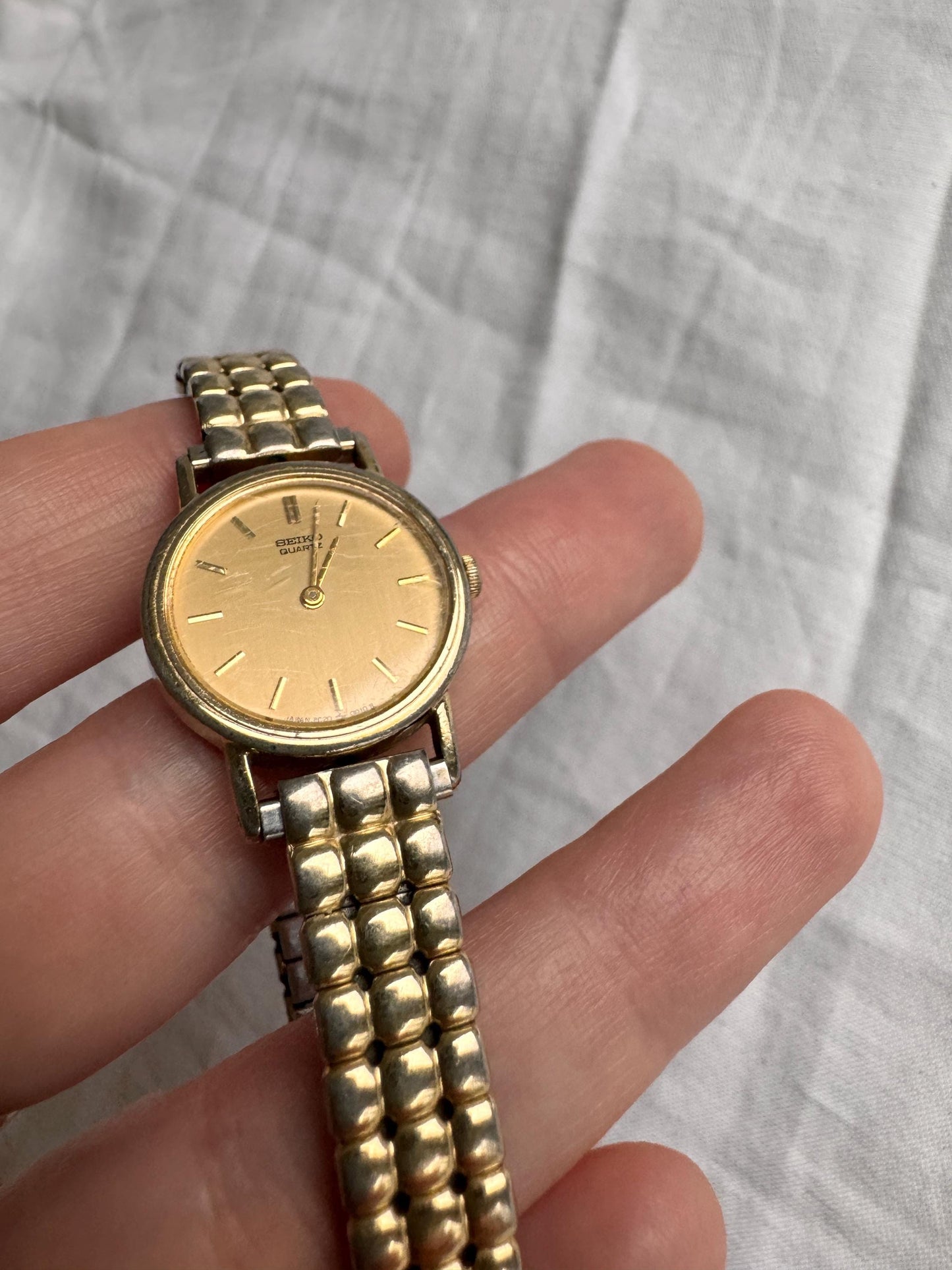 90s Seiko Oval Watch; Vintage Elasticated Watch