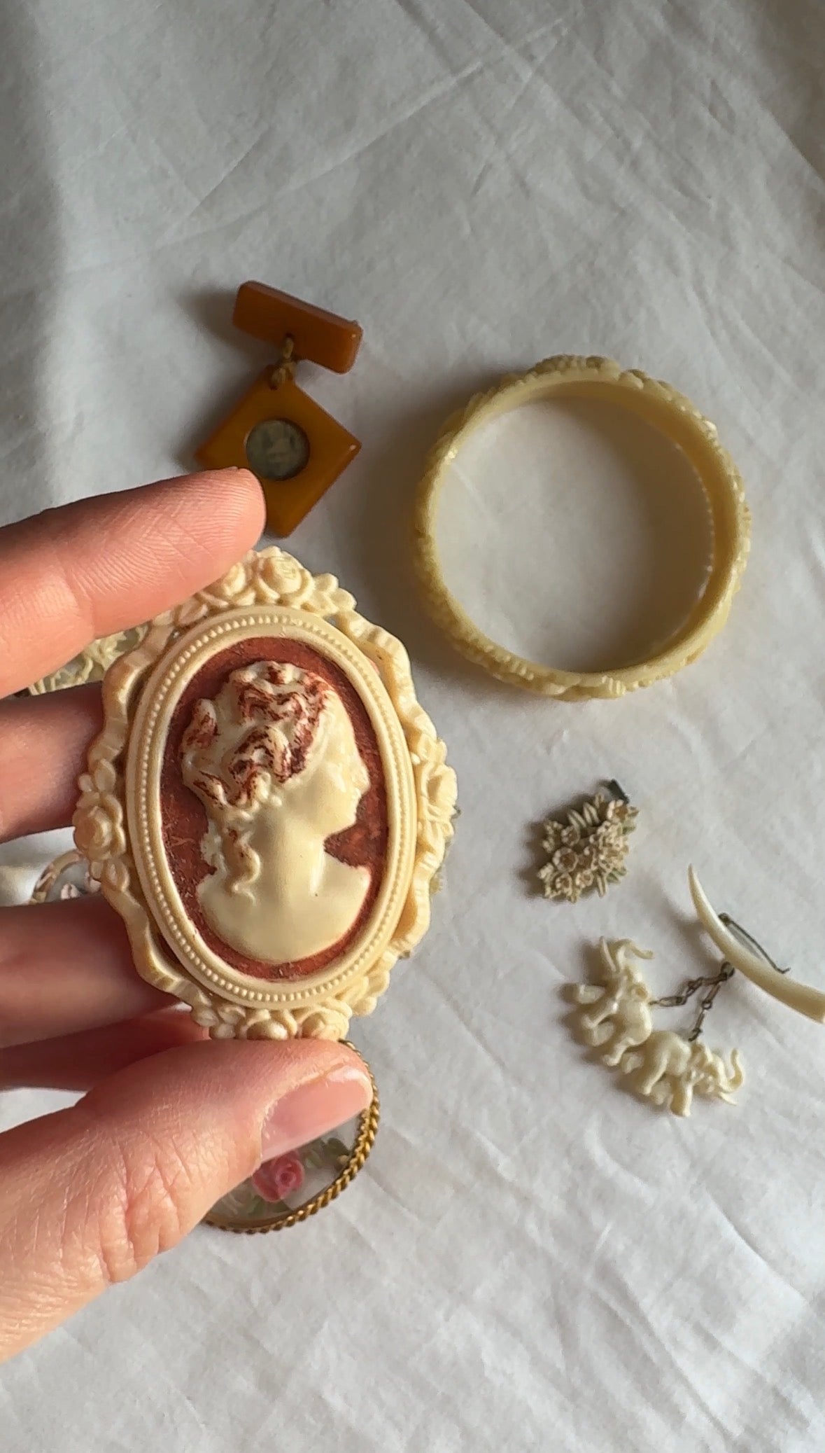 Vintage Plastic Jewellery; Bakelite, Celluloide 30s 40s Jewellery