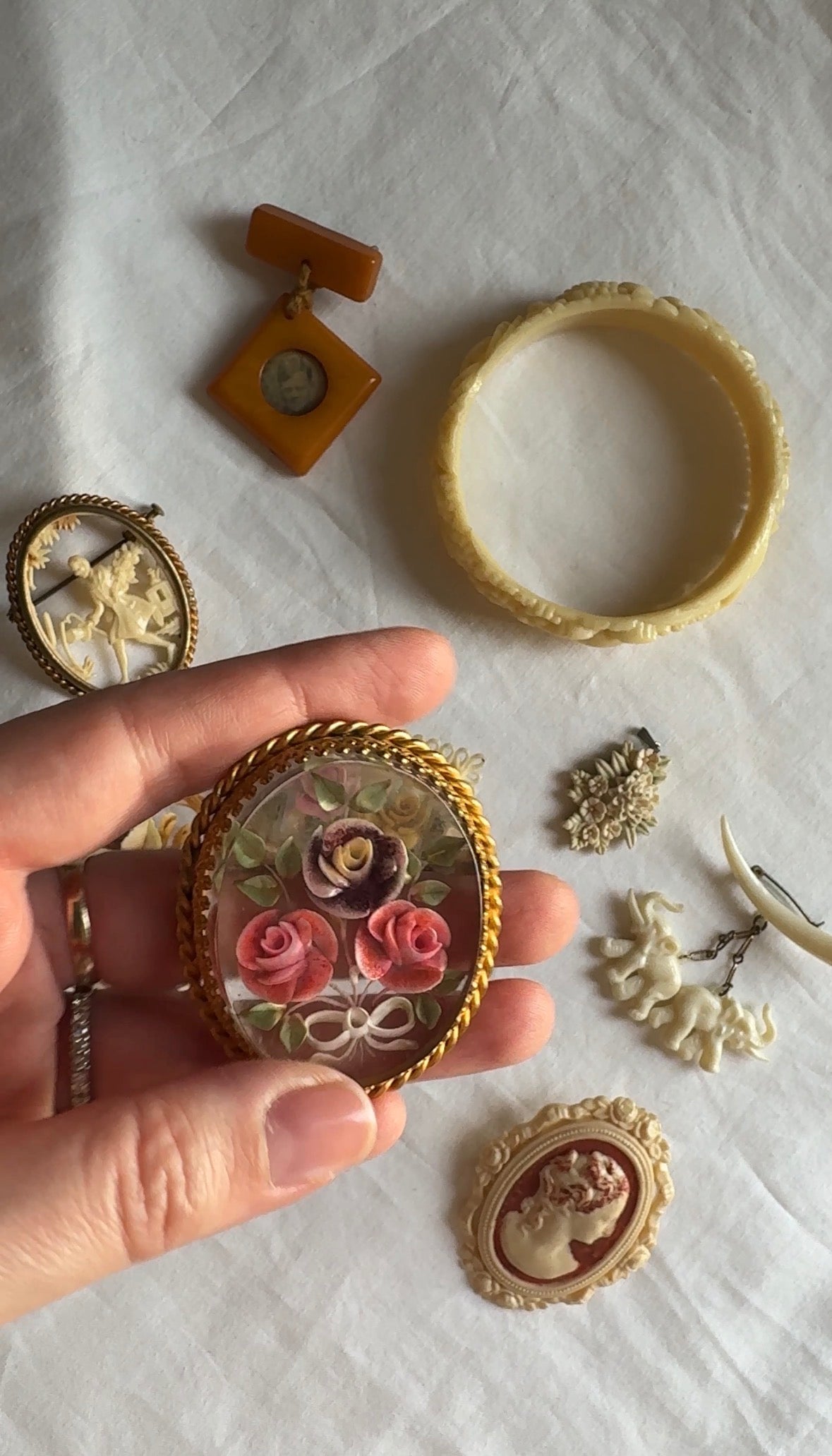 Vintage Plastic Jewellery; Bakelite, Celluloide 30s 40s Jewellery