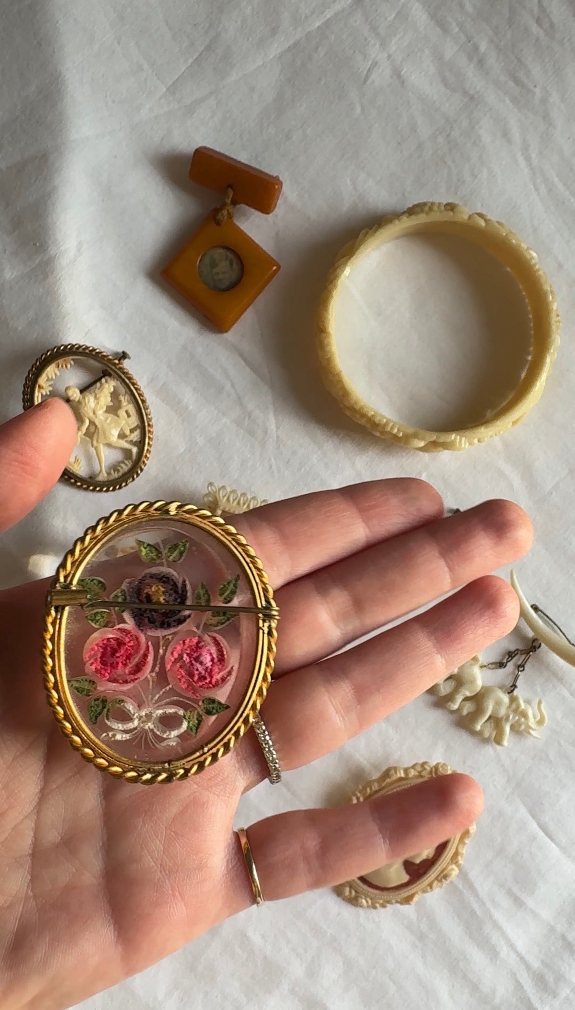 Vintage Plastic Jewellery; Bakelite, Celluloide 30s 40s Jewellery