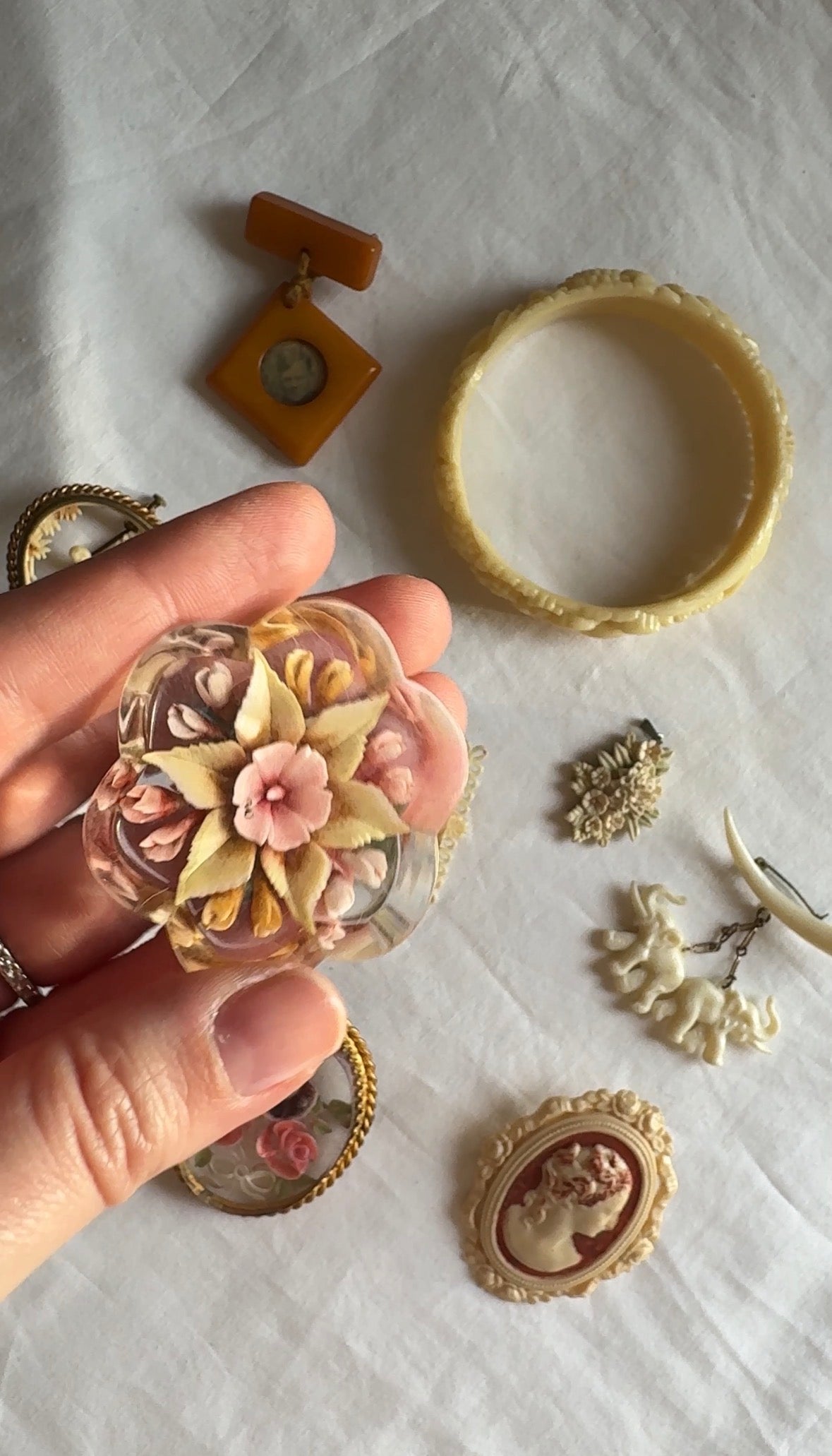 Vintage Plastic Jewellery; Bakelite, Celluloide 30s 40s Jewellery