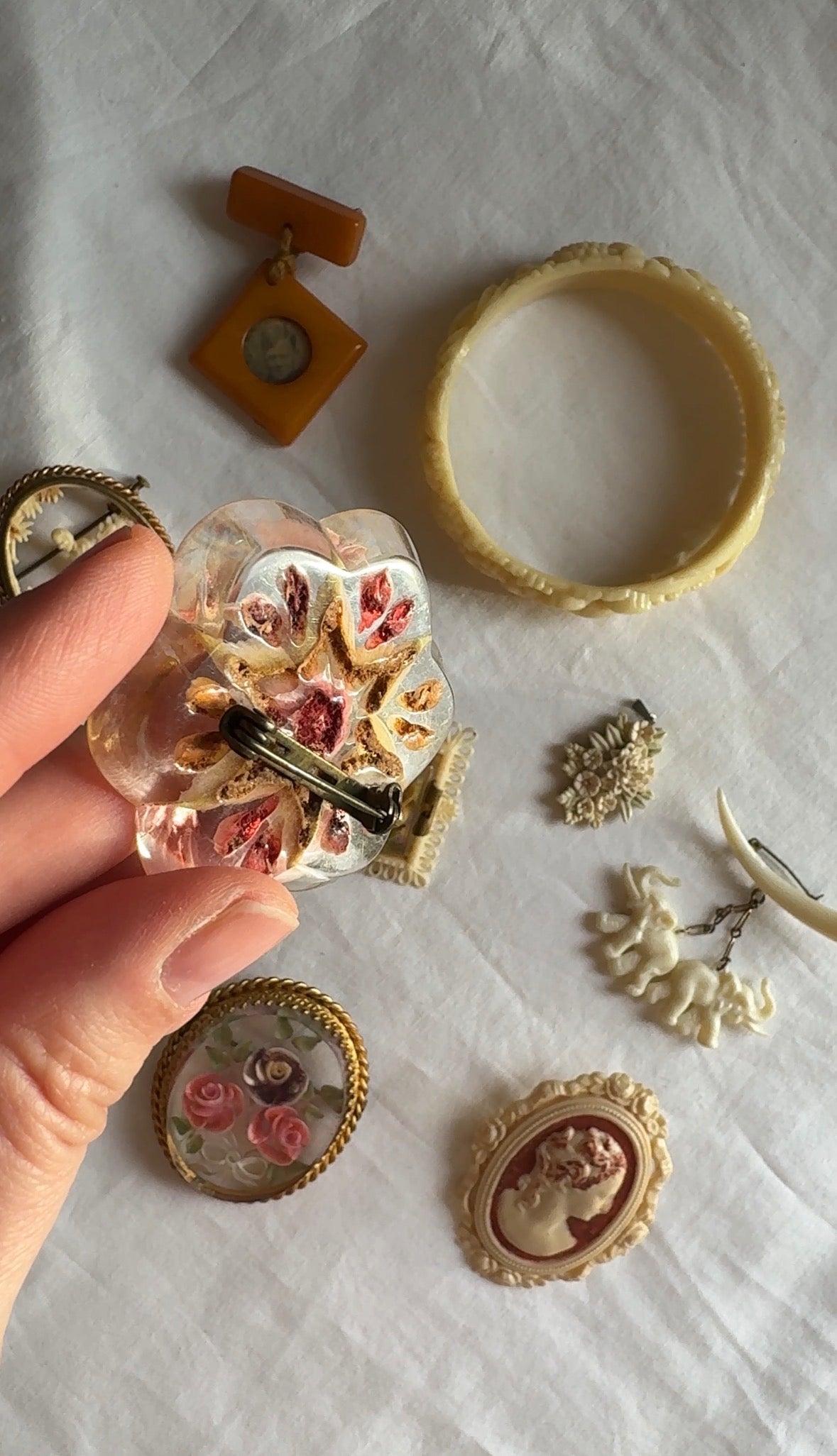 Vintage Plastic Jewellery; Bakelite, Celluloide 30s 40s Jewellery