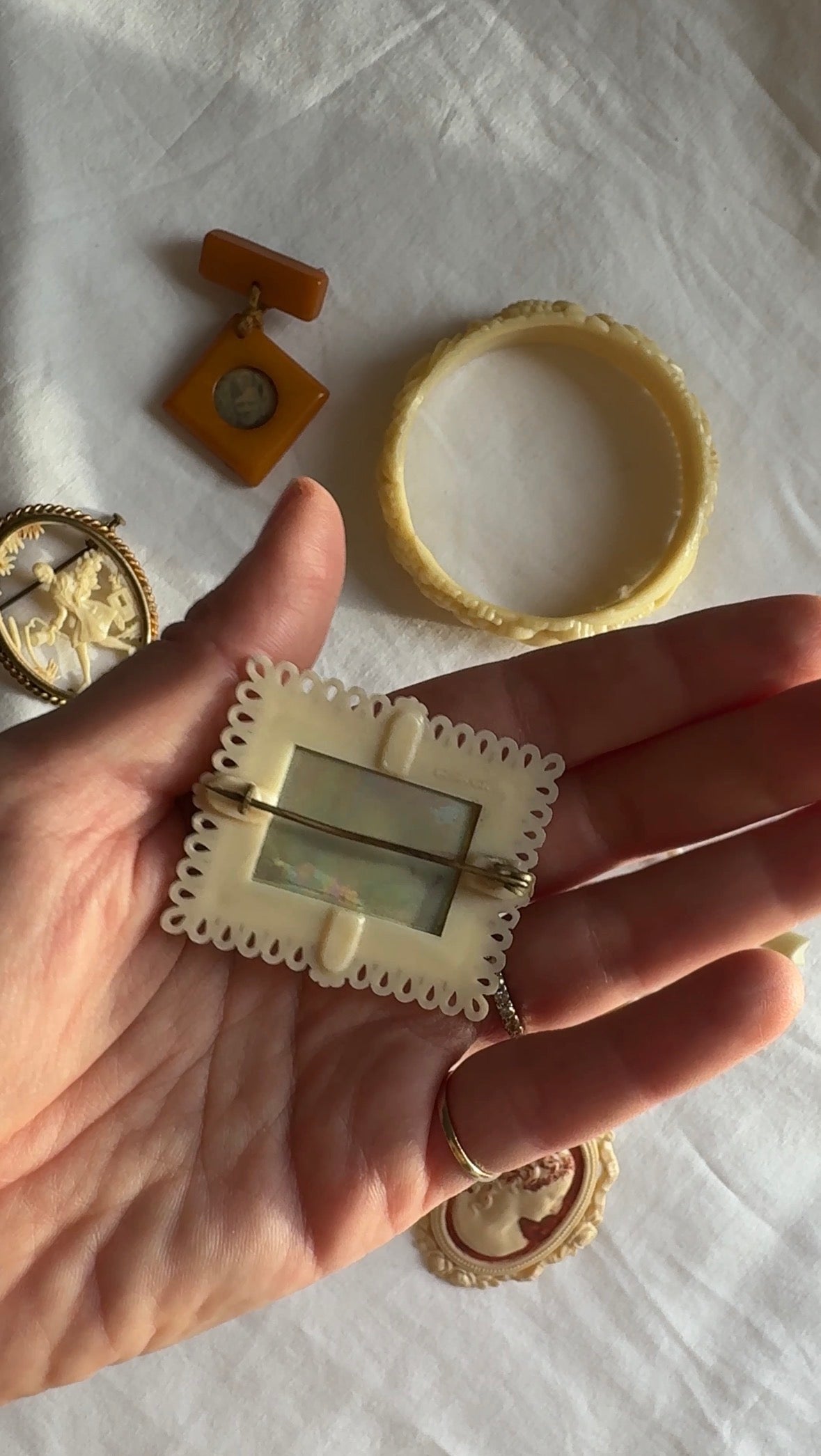 Vintage Plastic Jewellery; Bakelite, Celluloide 30s 40s Jewellery