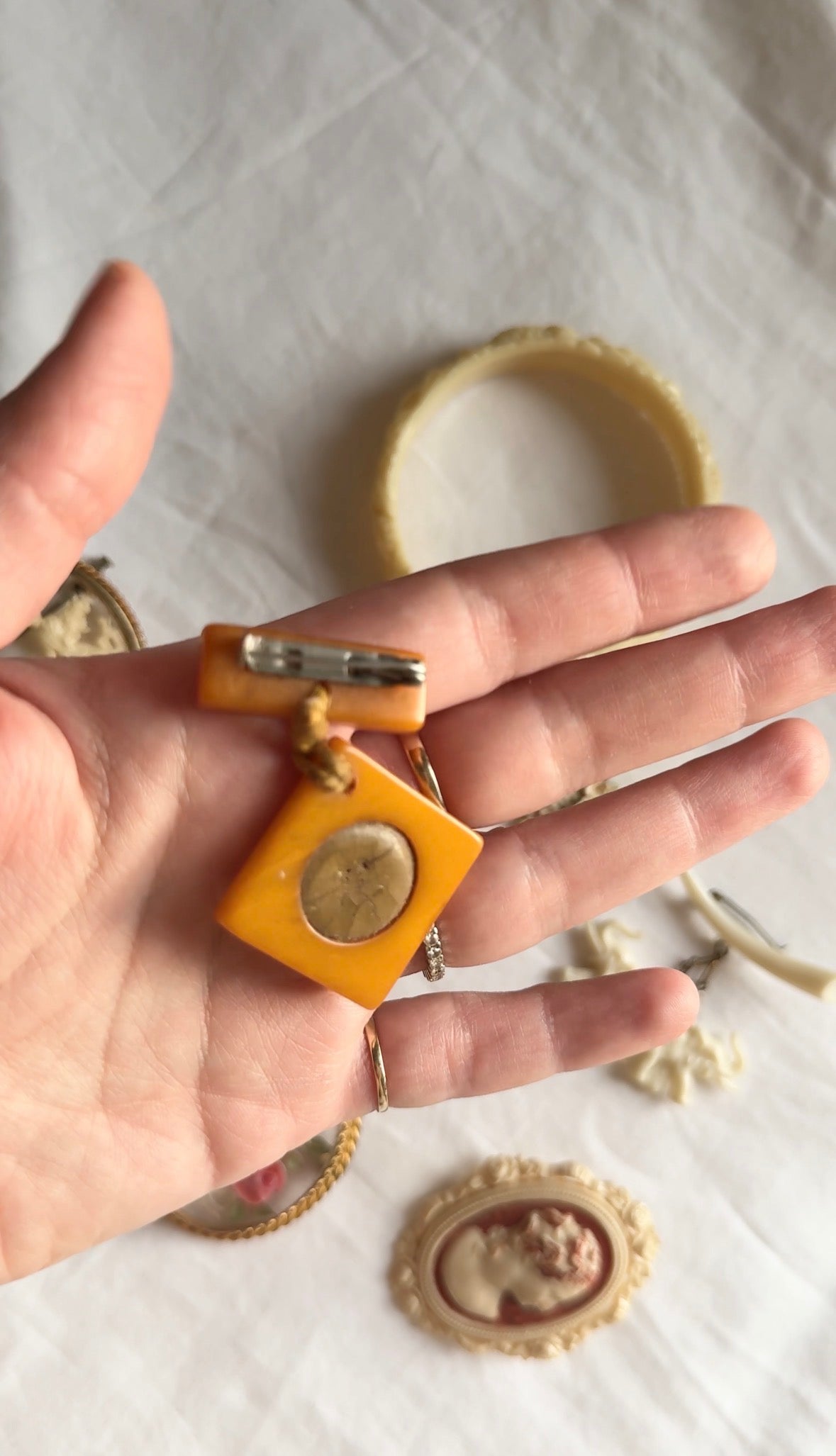 Vintage Plastic Jewellery; Bakelite, Celluloide 30s 40s Jewellery