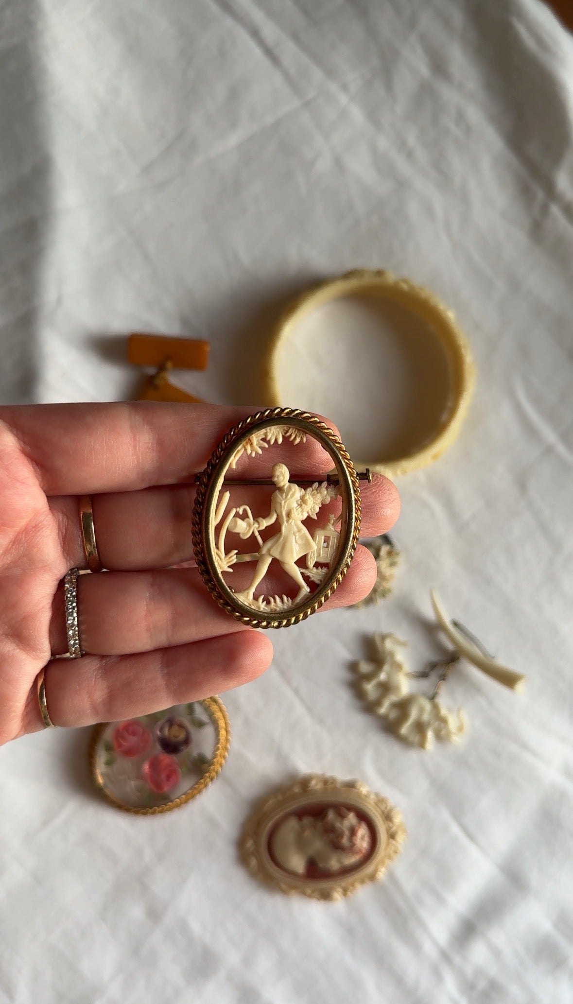 Vintage Plastic Jewellery; Bakelite, Celluloide 30s 40s Jewellery